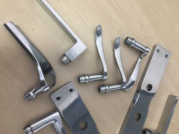 購入 産業用ブーフィングマシン: 金属表面磨き ステンレス鋼のハンドルのためのCNC磨き機 オンライン製造