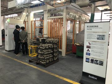 購入 Bathの表面のポーランド人の処置のために磨く自動ロボット粉砕機 オンライン製造