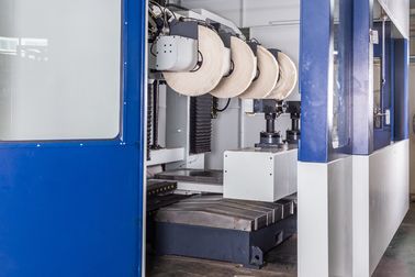 CNCの自動金属の磨く機械3000*3200*2800mm次元
