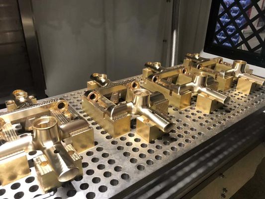 6軸ロータリーシステムと4つのステーションを備えた蛇口自動研磨機